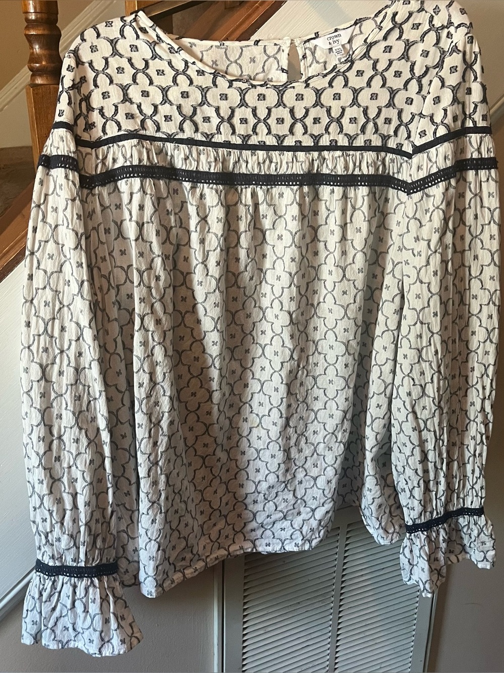 Crown & Ivy White & Blue Flowy Long Sleeve Top